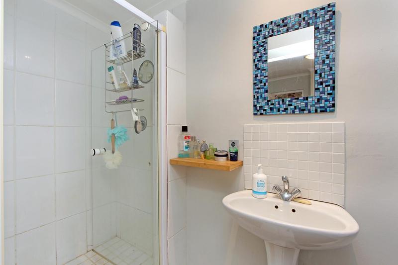 To Let 2 Bedroom Property for Rent in Green Point Western Cape